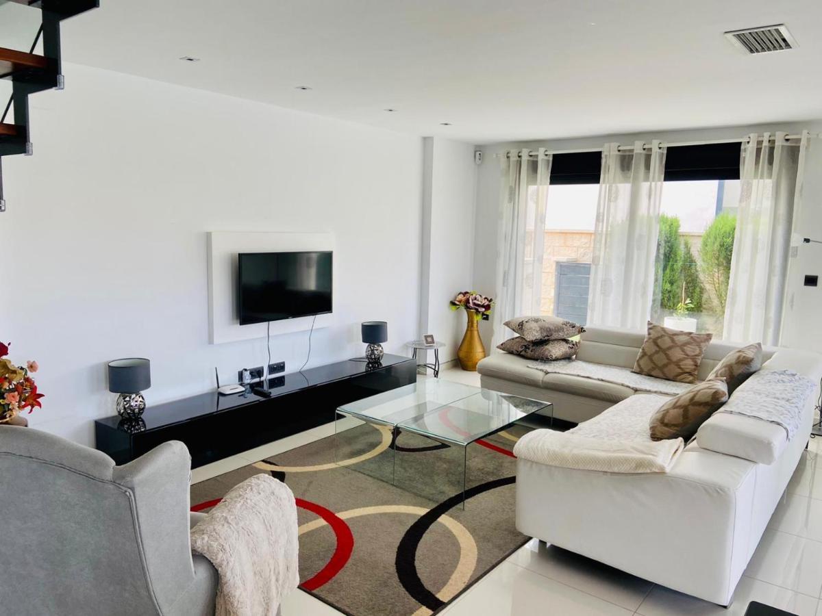 רוחאלס Luxury Villa With Private Pool מראה חיצוני תמונה