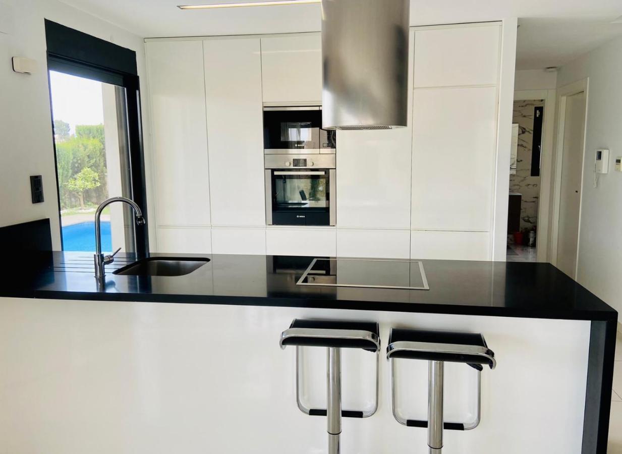 רוחאלס Luxury Villa With Private Pool מראה חיצוני תמונה